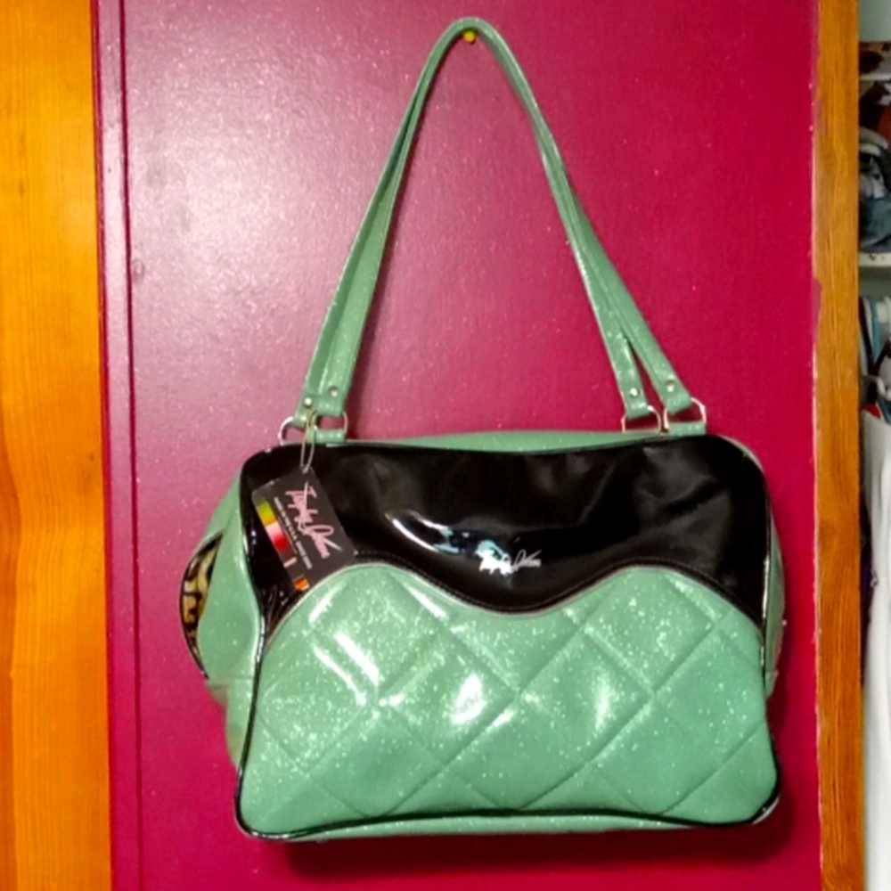 Trophy Queen Overnight Bag NWT